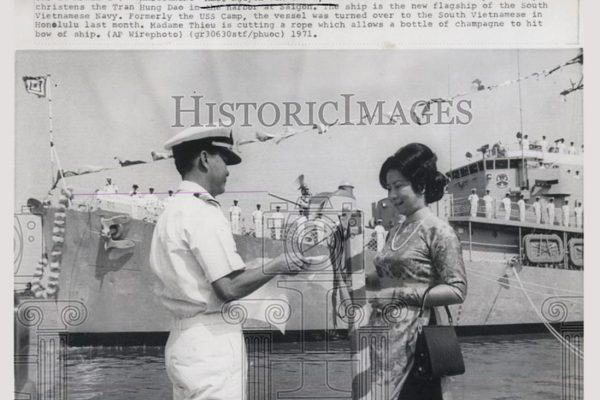 1971-mrs-nguyen-van-thieu-wife-of-pres-vietnam-in-harbor-at-saigon_7870566640_o