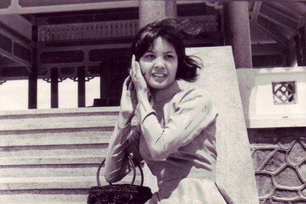 33-arvn-national-cemetery---young-woman-on-steps-1965-75-photo-by-vnrozier_4025501850_o