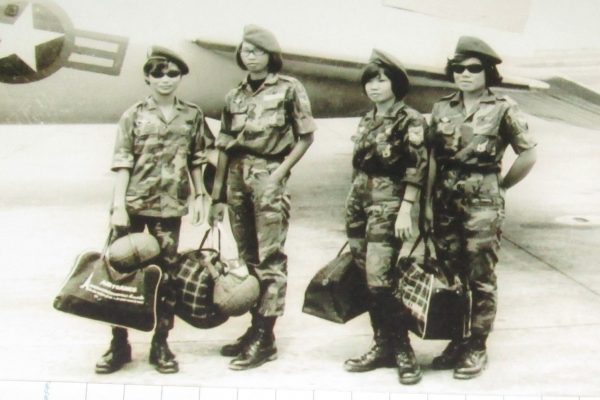 Nữ Quân Nhân Dù - từ trái qua Hồ Thị Thu Hà, Phan Cẩm Phi, Nguyễn Kim Hà và Huỳnh Thị Bảy