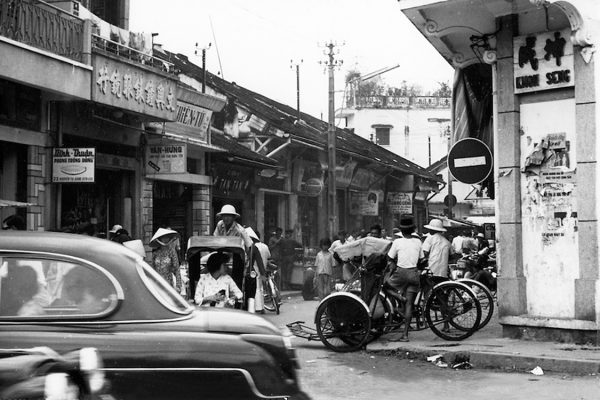 bien-hoa-1965---street-scene_14192450790_o