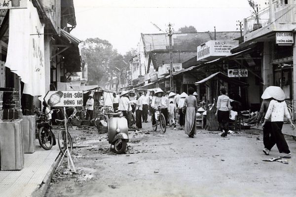 bien-hoa-1965---street-scene_14378354714_o