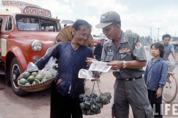 bnh-dng-1966---vietnam-elections---bu-c-qh-lp-hin-ngy-11-9-1966_4031720748_o