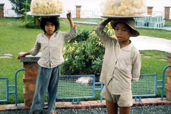children-selling-sugar-cane-by-the-saigon-river-1965---photo-by-rayburn_4031752946_o