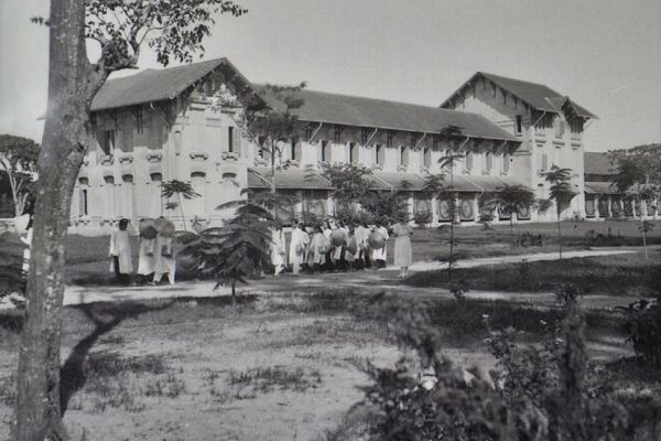 hu-1920-1929---au-collge-dong-khanh--un-des-btiments_35865153442_o