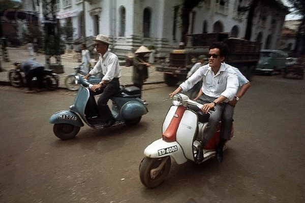 motor-scooters-on-saigon-street_3711906837_o