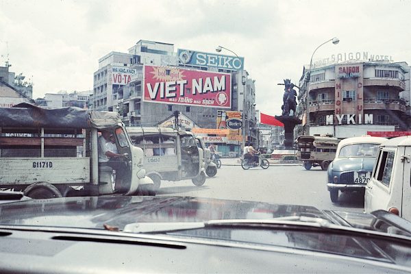 nga-sau-phu-dong---saigon-1973_4226589431_o