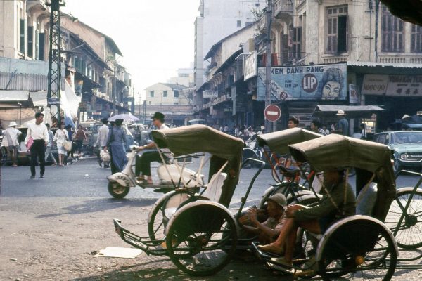 outside-the-sg-central-market-1968---ng-ba-phan-chu-trinh-nguyn-an-ninh_4186213597_o