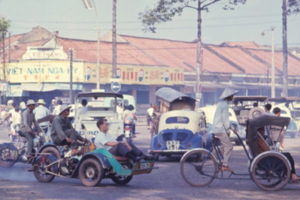 saigon-1967---vehicles-on-a-street-in-cho-lon---ng-su-nguyn-tri-phng_7219116090_o