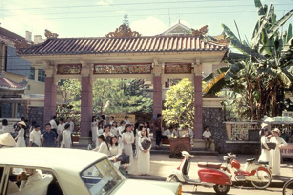 saigon-1969---n-sinh-gia-long---cng-cha-x-li_6832930189_o