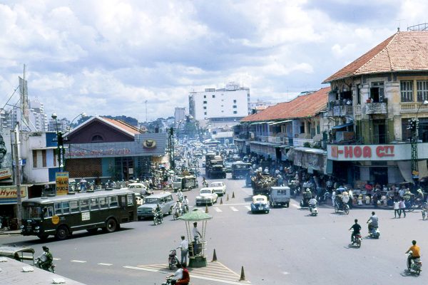 saigon-1969---ng-l-lai-gn-bng-binh-ch-bn-thnh_4049081990_o