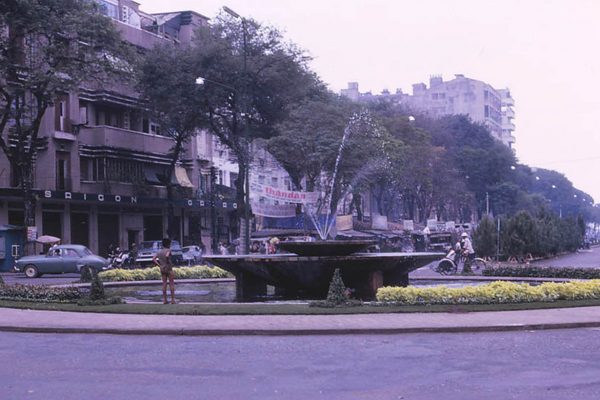 saigon-fountain-photo-by-lparkes---october-1964_4049375928_o