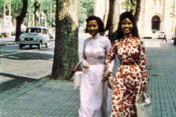 saigon-ladies-on-tu-do-st-1960s_4031753144_o