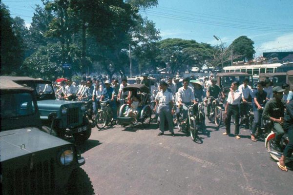 saigon-street-by-kirk-ransom-1965_4048630727_o