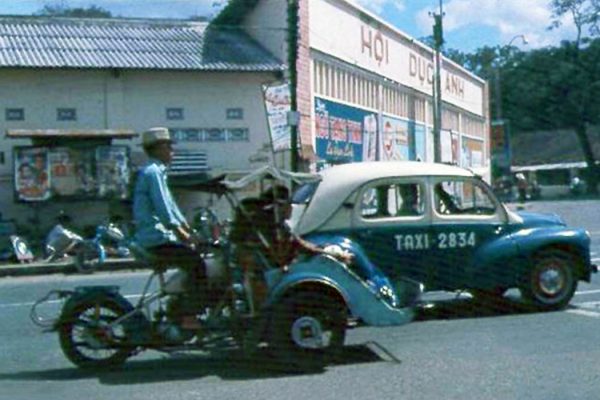 saigon-street-scene---ng-t-v-tnh-cng-qunh-ng-nm-thi-bnh---c-nhi-vin-hi-dc-anh_8260779744_o