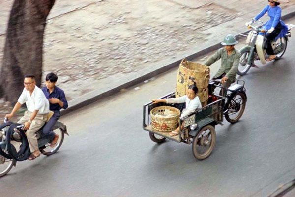 scnes-de-rue--saigon-1970-rue-pasteur_15163112885_o