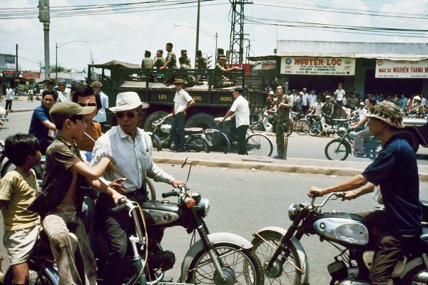 south-vietnam-1975-nhng-ngy-cui-cng-cuc-chin-tranh-vn_14988001778_o
