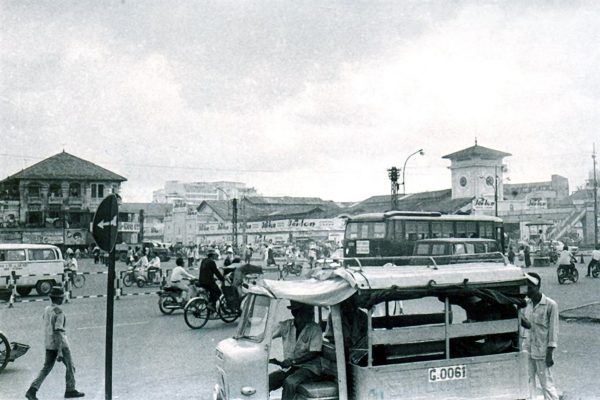 traffic-on-a-saigon-st-1970-by-jim-schlege_4137232421_o