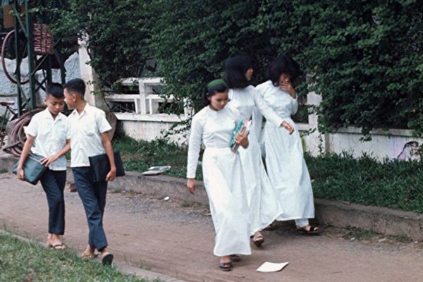 vietnam_saigon_-_high_school_kids_1968_4030960973_o