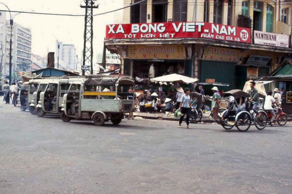 view-of-a-downtown-street-corner_4132129413_o