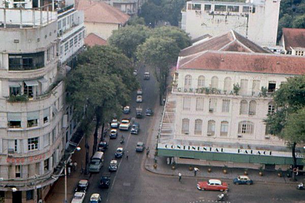 1965---rooftop-view-of-saigon---continental-palace-hotel_17126902696_o