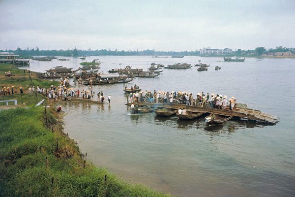 14 Apr 1968, Hue, South Vietnam --- A makeshift ferry- sampans lashed together- carries residents across the Perfume River which bisects the city. --- Image by © Bettmann/CORBIS
Photo by Kyoichi Sawada