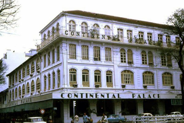 saaigon-1965---continental-hotel-132-tu-do-st_14368706870_o