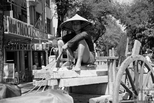 saigon-1950---photo-by-carl-mydans---rue-le-loi-tn-c-l-rue-despage-nay-l-ng-l-thnh-tn_16038763563_o