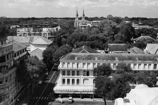 saigon-1962---continental-palace---street-scene_8603808950_o