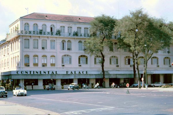 saigon-1965---continental-hotel-photo-by-john-hansen_15077471854_o