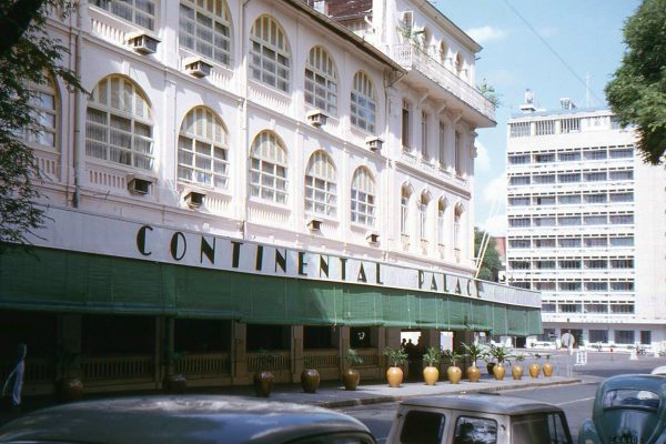 saigon-1965---continental-palace-hotel_18142318338_o