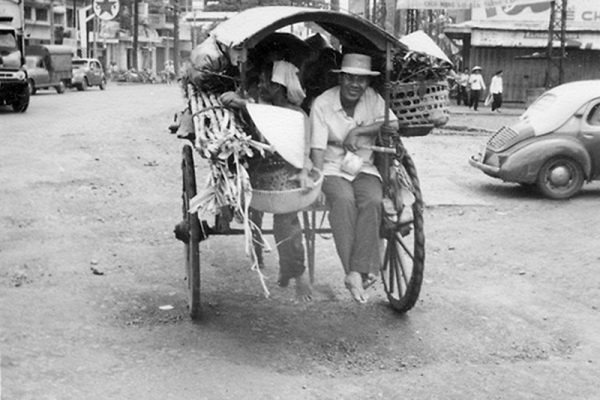 saigon-1966---ng-t-trn-hng-o-cng-ha-nay-l-th-nguyn-vn-c_14203851419_o