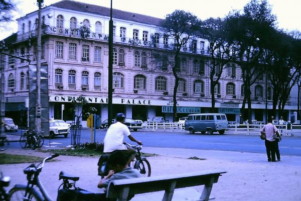 saigon-1968---cng-trng-lam-sn---continental-palace-hotel_22621142127_o
