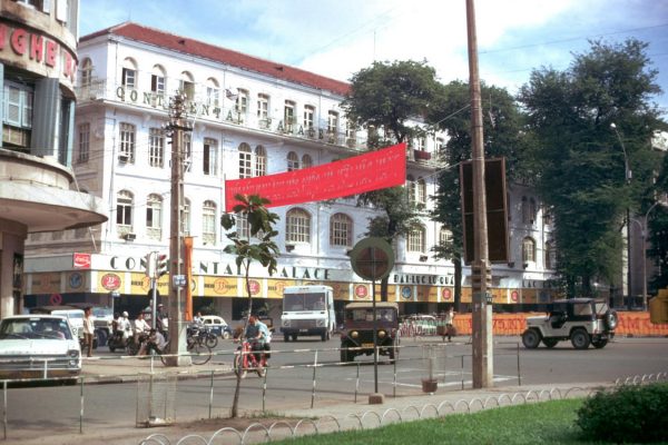 saigon-1973---continental-hotel_6723103219_o