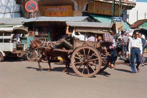 saigon-dec-1968---horse-drawn-taxi_4030956611_o