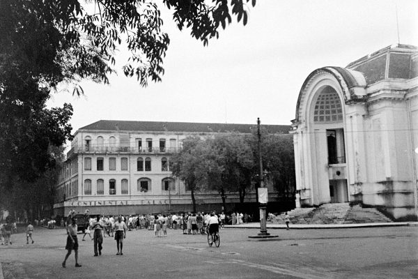 saigon-october-1945---continental-palace-hotel---photo-by-john-florea_16801372775_o