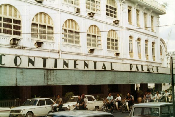 the-continental-palace-saigon-1971_6920549342_o