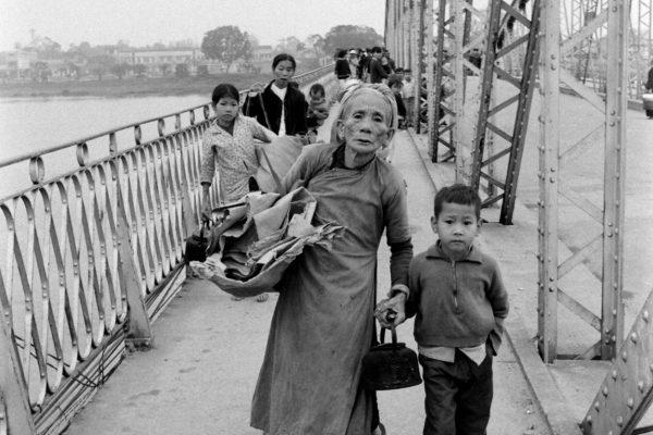 vietnam-refugees-feb-1968---by-carl-mydans_17020985295_o