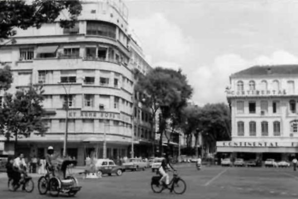 vietnam_037-saigon-continental-palace-hotel-and-uong-tu-do-street_4031716982_o