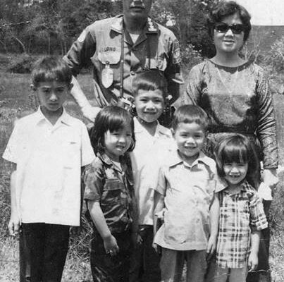 Gia đình Đại Tá Nguyễn Bá Thìn (Long) Tư Lệnh Phó Sư Đoàn 23 Bộ Binh.