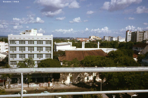 1962-saigon-buildings---ambassador-hotel-nhn-t-sn-thng-brinks-hotel_50124207896_o