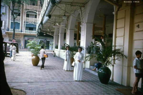1962-saigon-street-scene---ks-continental_50123661318_o