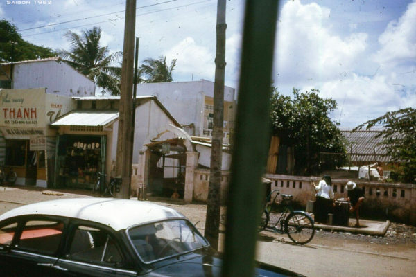 1962-saigon-street-scene----mosque-jamiul-islamiyah-s-459-trn-hng-o-qun-1-saigon_50123626223_o