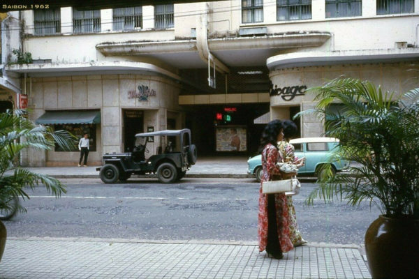 1962-saigon-street-scene---ng-t-do_50123648543_o