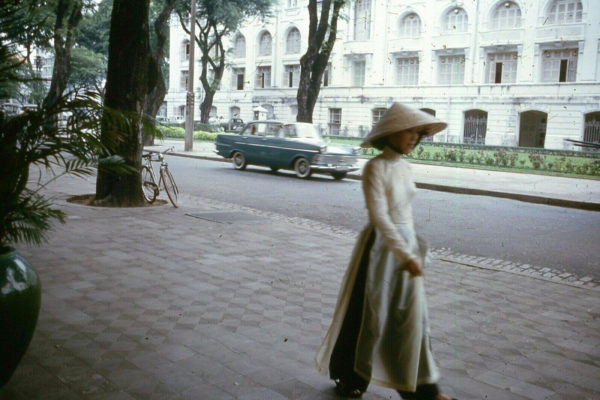 1962-saigon-street-scene_50123657173_o