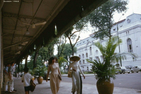 1962-saigon-street-scene_50124453222_o