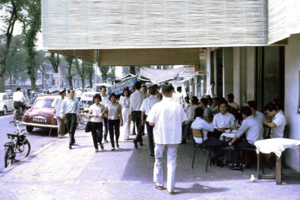 saigon-1961---le-loi-avenue---nh-hng-kim-hoa-gc-l-li-pasteur_5385669813_o