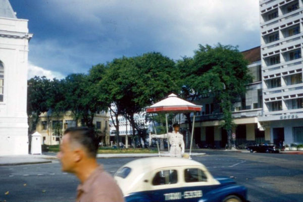 saigon-1961---traffic-cop---catinat-street_35170719541_o