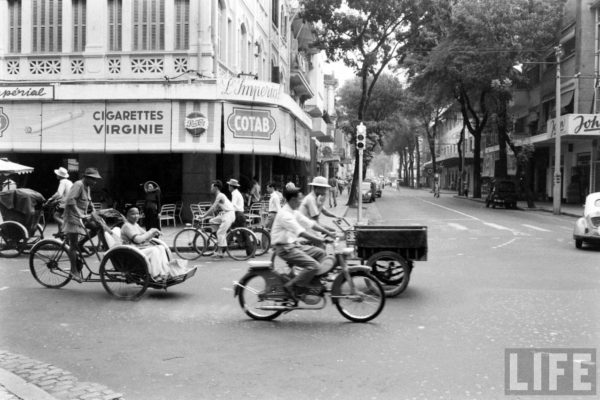 saigon-1961---tu-do-street---caf-limprial_5385986095_o