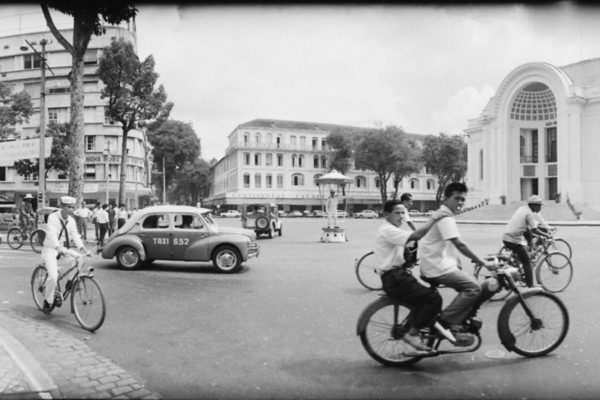 saigon-1961---tu-do-street_5385718815_o