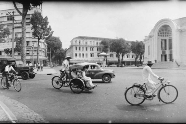 saigon-1961---tu-do-street_5385719007_o